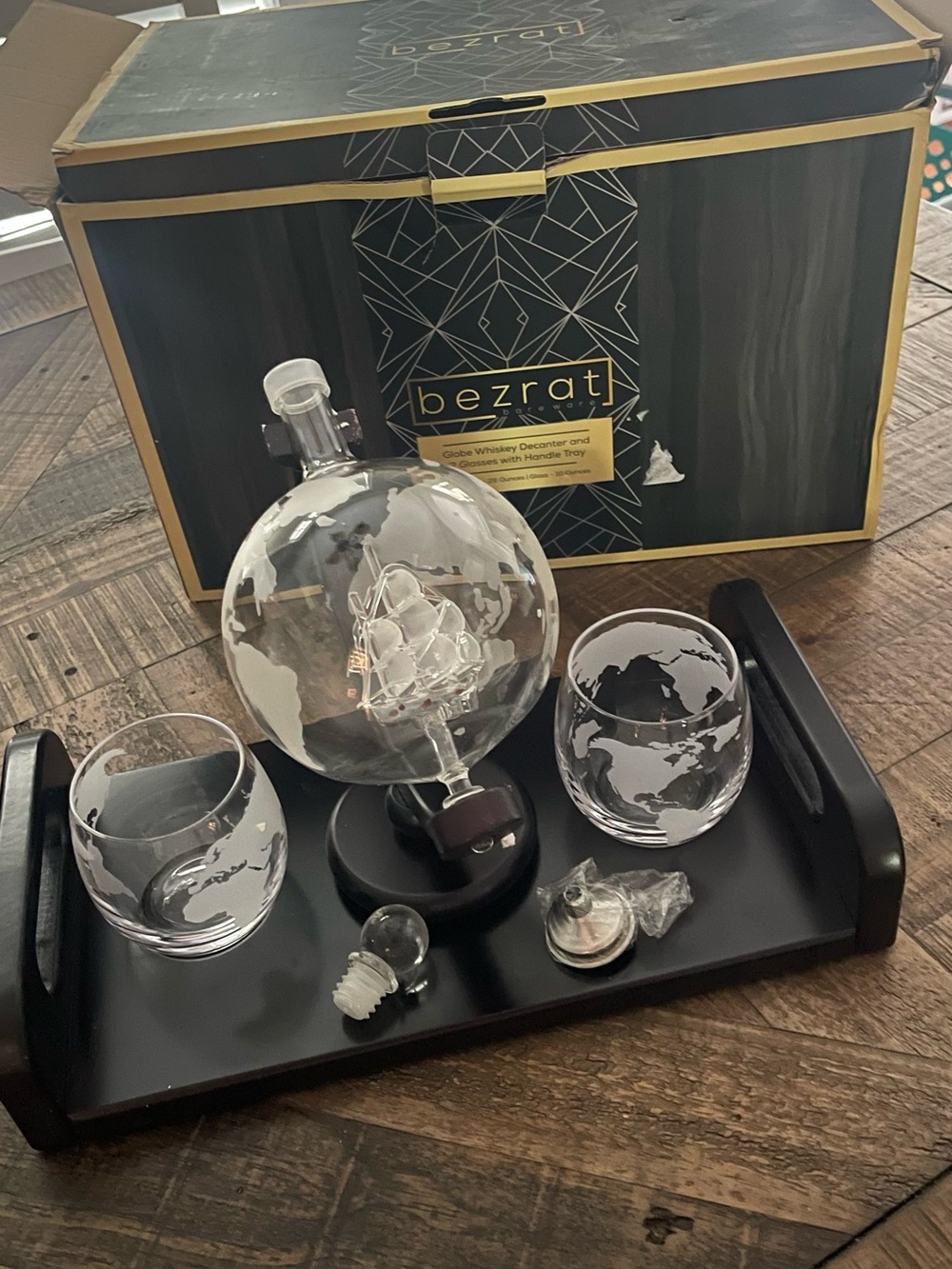 Bezrat Globe Whiskey Decanter Set in Clear Glass with Tray